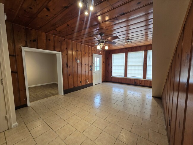 Photo - 5712 Maco St