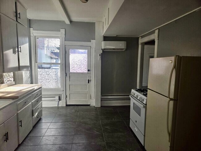 Photo - 2 bedroom unit in Niles