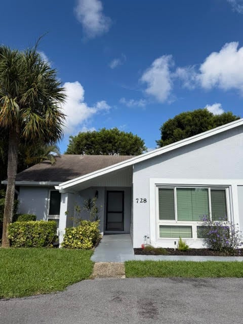 Building Photo - 728 Lago Rd