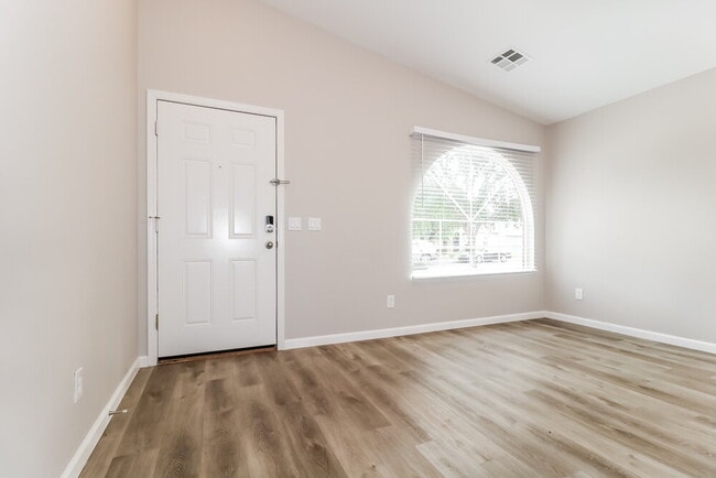 Photo - 1615 E Ash Ave