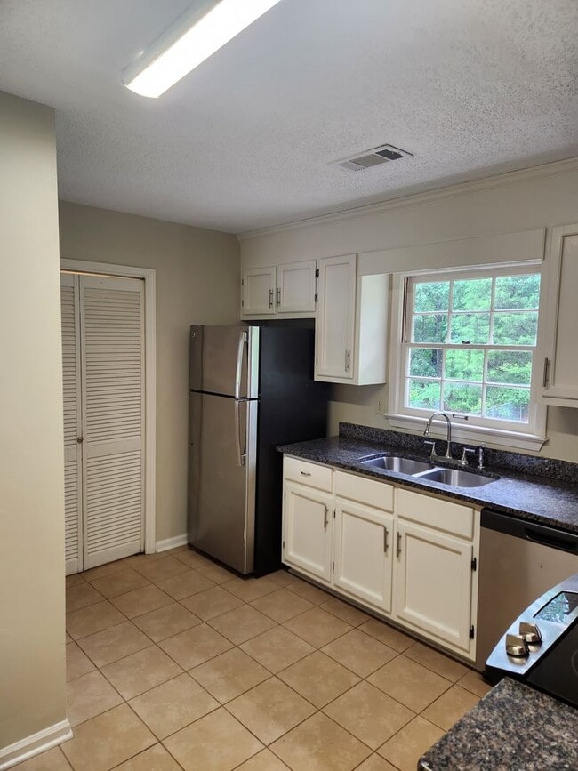 Photo - 1706 37th NE St