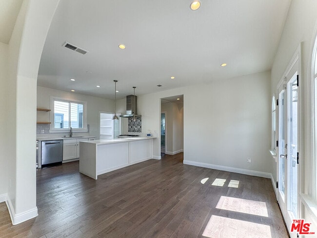Photo - 1043 S Plymouth Blvd