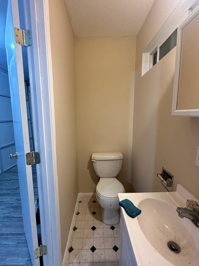 Photo - 327 Adeline St Unit 2