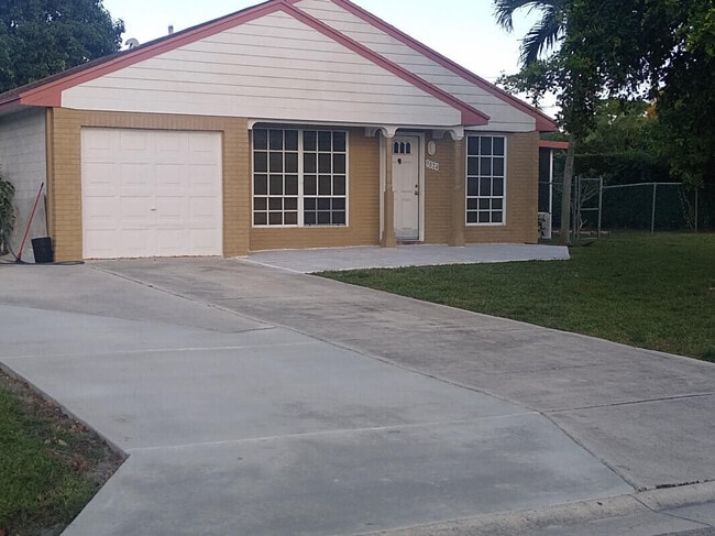 Building Photo - 9024 Carma Dr Rental