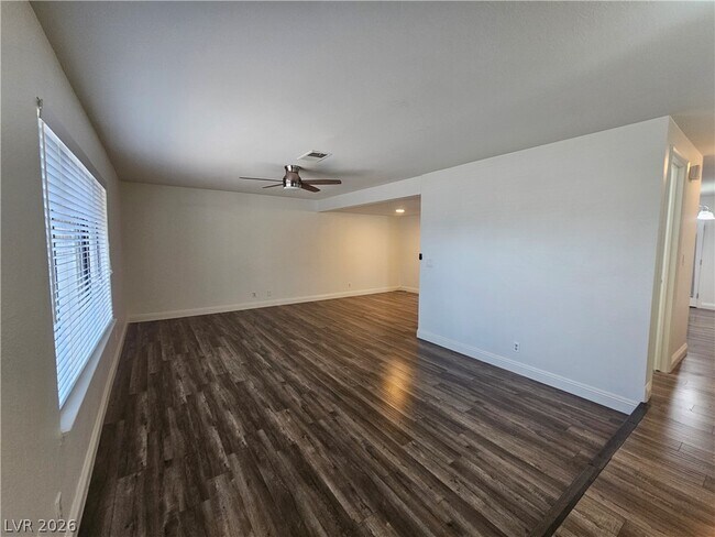 Photo - 3228 Longford Way