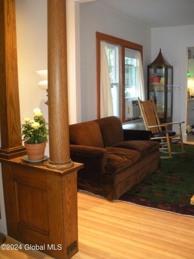 Photo - 258 Caroline St