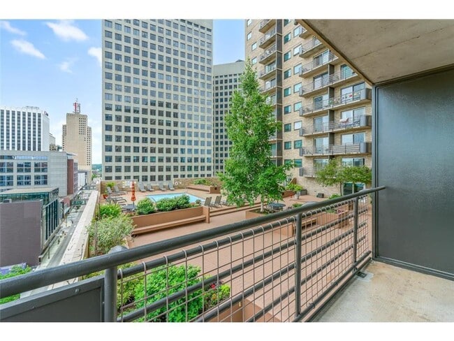 Building Photo - 66 9th St E Unit 1315