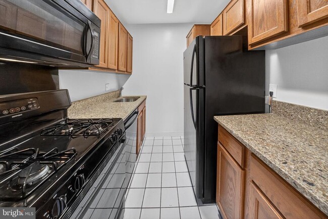 Building Photo - 5406 Connecticut Ave NW Unit 507