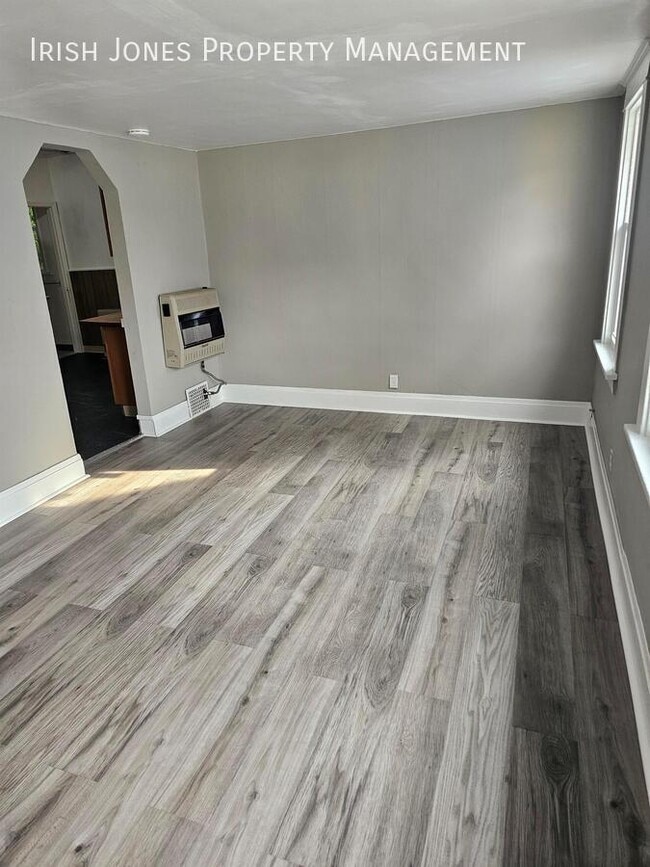 Photo - 175 Freund St Unit Rear Flr 2