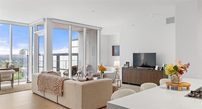 Photo - 313 W 17th St Unit 1804