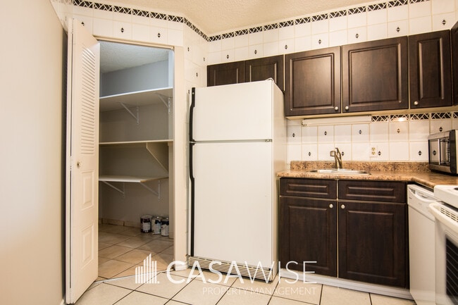 Photo - 10149-10149 Saskatchewan Dr NW
