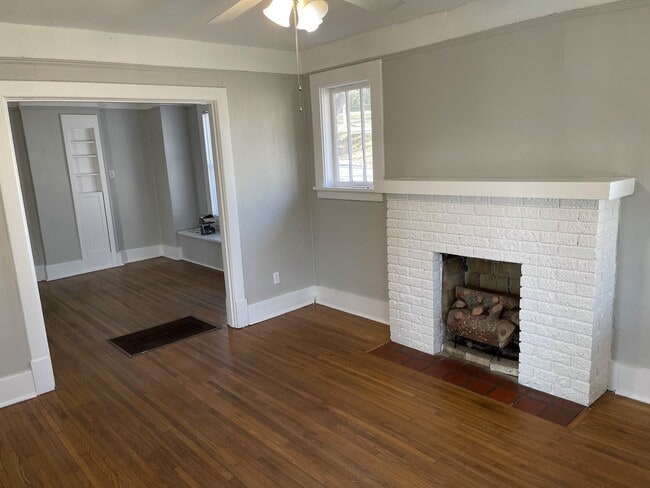 Photo - Adorable Hillcrest Bungalow with 3 bedrooms and 2 bathrooms.
