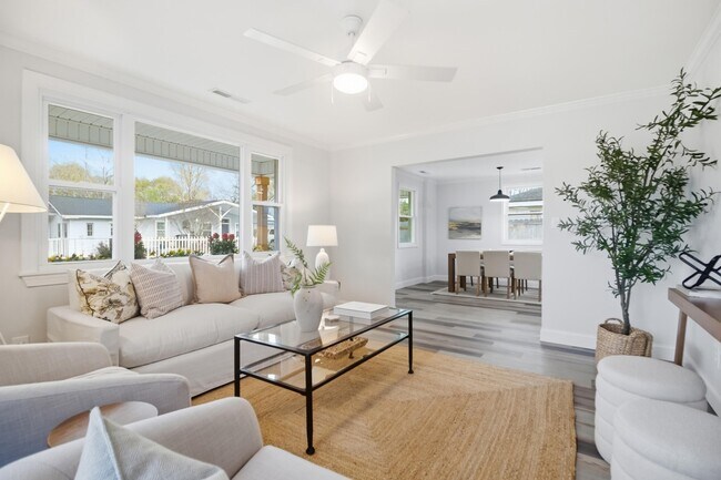 Photo - 921 Hillsboro Dr