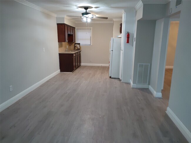 Building Photo - 6204 Culberson St Unit 12