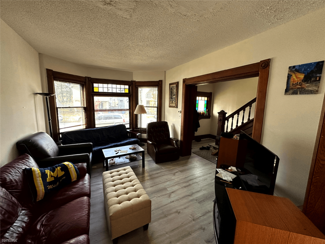 6 br, 2 bath House - 210 N Thayer St - 6 br, 2 bath House - 210 N Thayer St