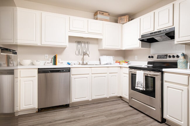 Building Photo - Spring Lake Rental