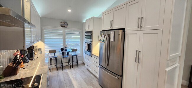 Photo - 421 Kings Way