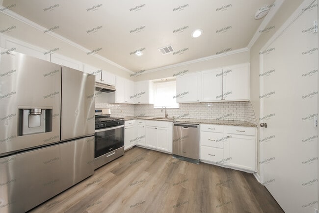Photo - 701 N Dallas Ave