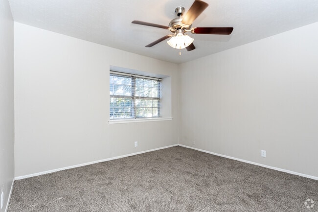 2BR,1.5BA-1100SF