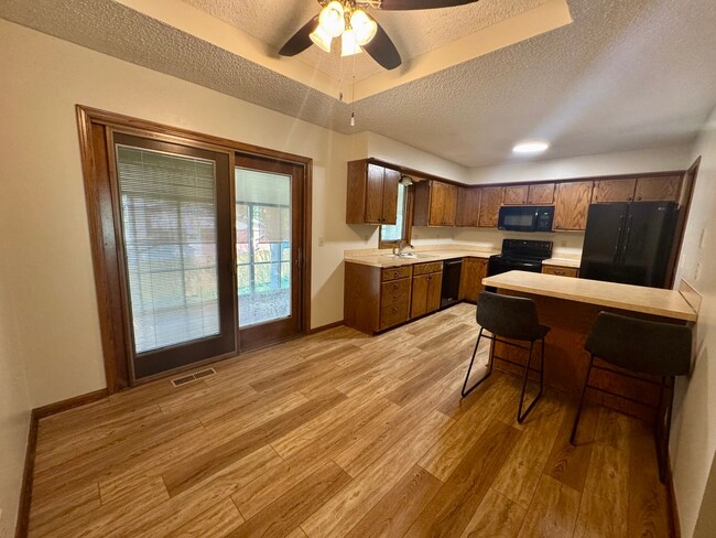 Photo - Beautiful walk-out house in SOUTH Lincoln