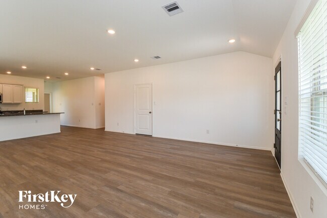 Photo - 712 Willow Harbor Ln