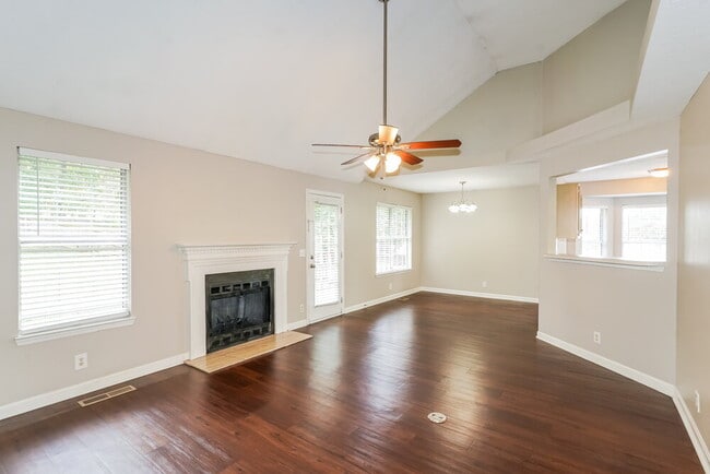 Photo - 914 Celeste Ct