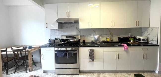 Photo - 3006 90th St