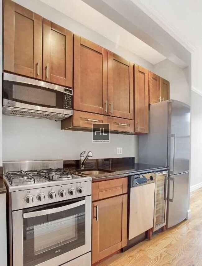 Photo - LEROY ST. Unit 3B