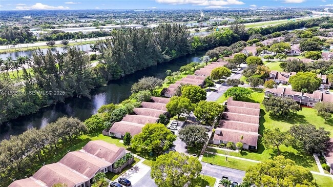 Photo - 570 Woodgate Cir