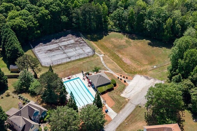 Photo - 379 Beech Hollow Trail SW