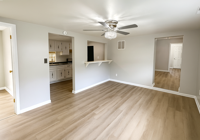 Photo - 704 E Perry St