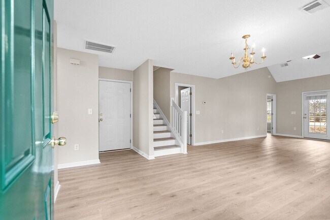 Photo - 571 Riverward Dr