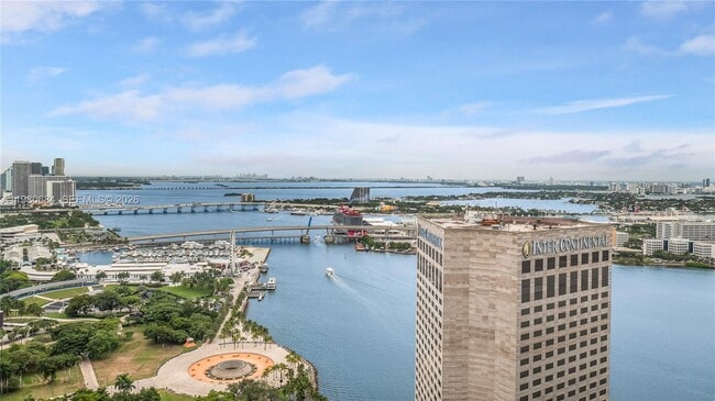 Building Photo - 325 S Biscayne Blvd Unit 4314