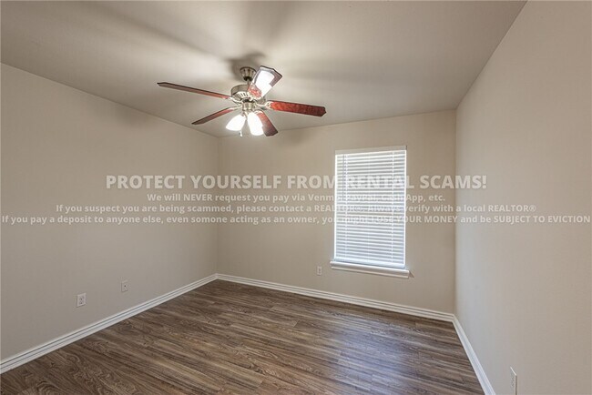 Photo - 1674 N Hazeltine Dr
