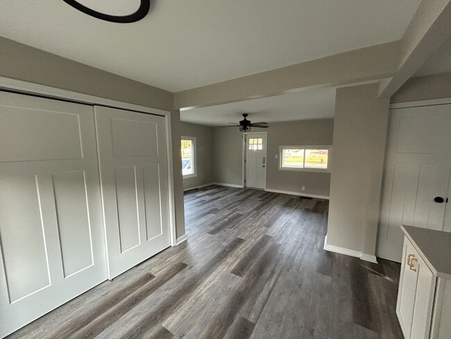 Photo - 265 W State St