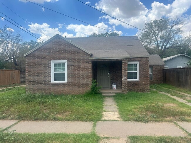 Building Photo - 2 Bed 1 Bath Near Texas Tech Rental