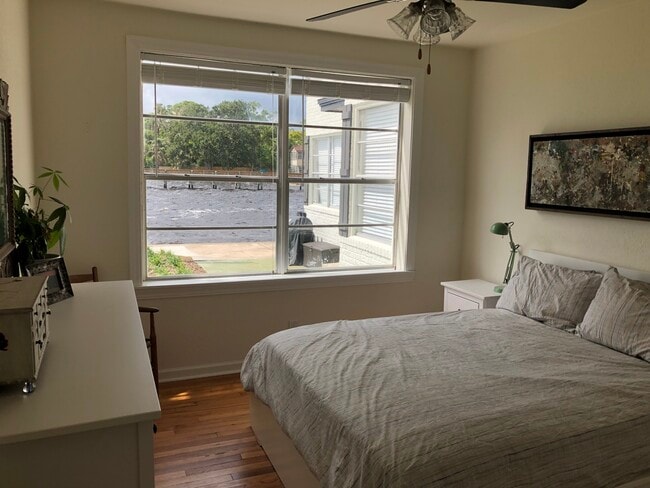 Dormitorio principal con vista al río