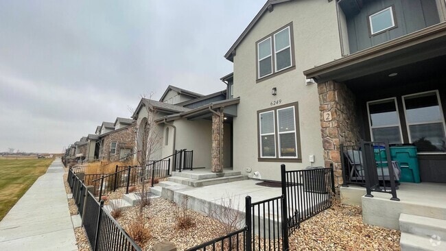 Building Photo - Great Townhouse in Windsor - Highland Meadows