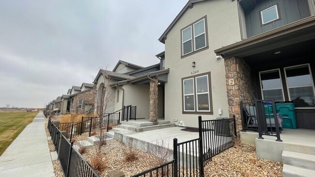 Great Townhouse in Windsor - Highland Meadows - Great Townhouse in Windsor - Highland Meadows