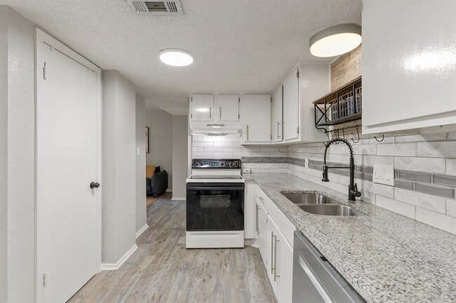 Photo - 6405 Chimney Creek Cir Unit B