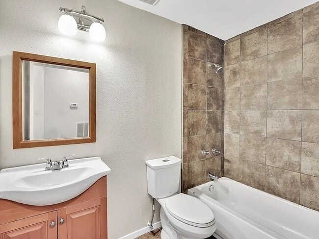 Building Photo - 19734 Lake Hollow Ln