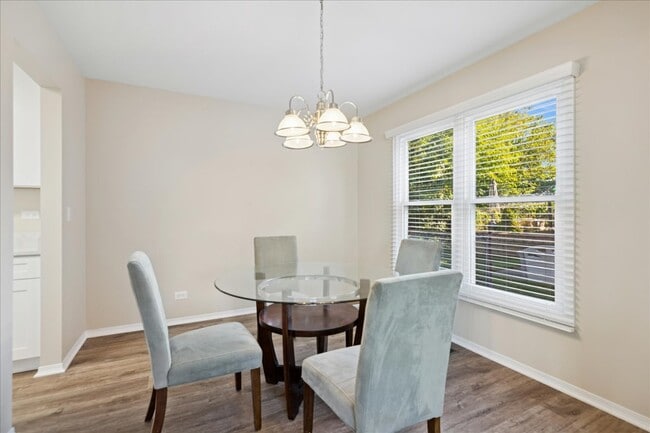 Photo - 142 Warwick Dr