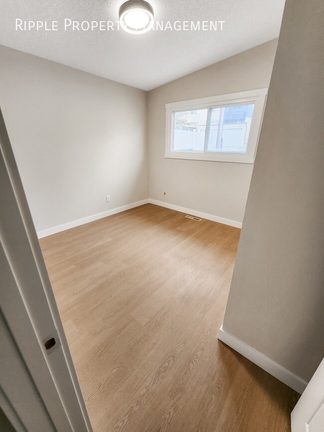 Photo - SPACIOUS 3 BEDS, 1.5 BATHS DUPLEX UPPER UNIT | SUNLIT COMFORT IN THORNCLIFFE