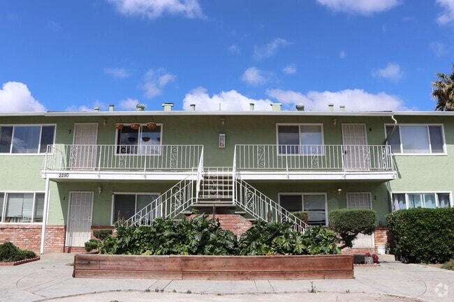 Building Photo - Unit 3 Unit TOMASINA 2250 #4 Rental