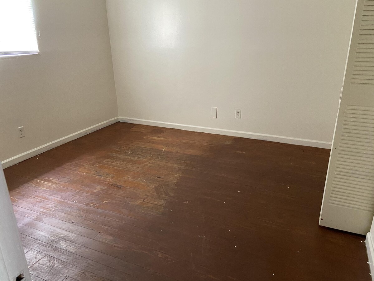 Photo - 404 E Brookwood Dr