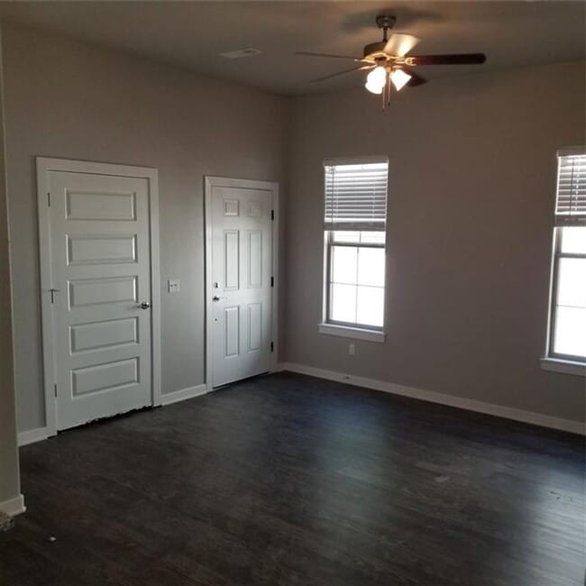 Photo - Nice 3 bedroom 3.5 bath near campus in Fayetteville