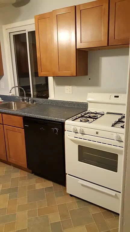 Photo - 80 Foxon Blvd Unit 2nd Floor
