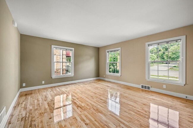 Photo - 20 Woodland Lake Rd