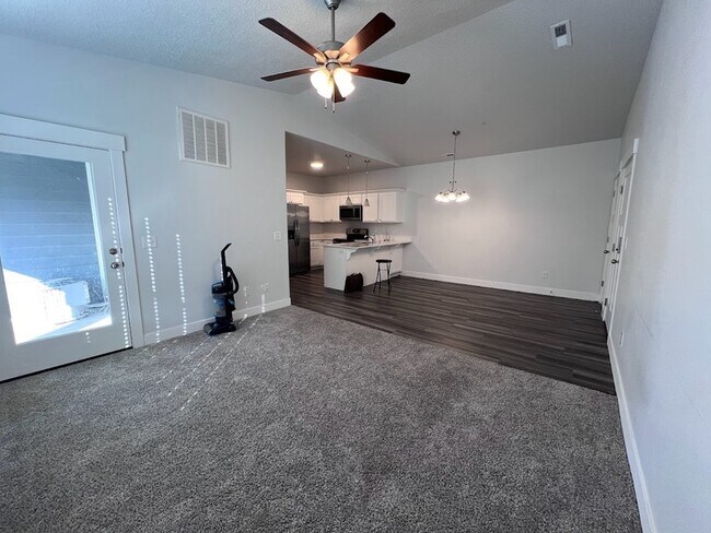 Photo - 338 W 410 N St