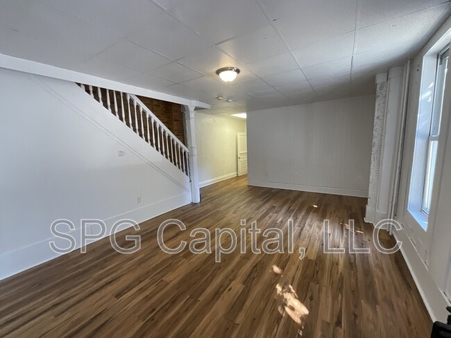 Photo - 250 W Jackson St